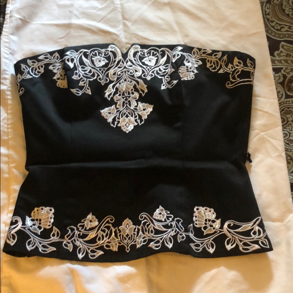 Black strapless top ! Very cute